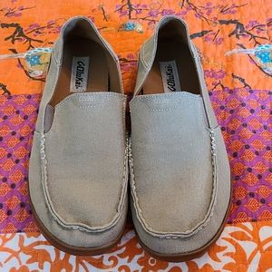 Olukai Pulahu Canvas Slip-Ons size 10